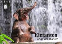 Elefanten. Spaß am Wasser (Tischkalender 2022 DIN A5 quer)